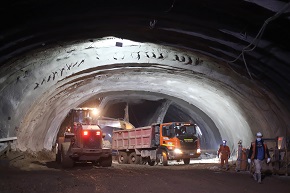 Ministro Moreno supervisa excavación de túnel bajo el cerro San Cristóbal y el río Mapocho