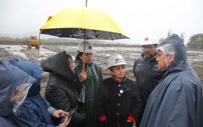 Ministra del MOP, Jessica López, supervisa obras de emergencia para prevenir nuevos desbordes del Río Cachapoal en la Región de O’Higgins.