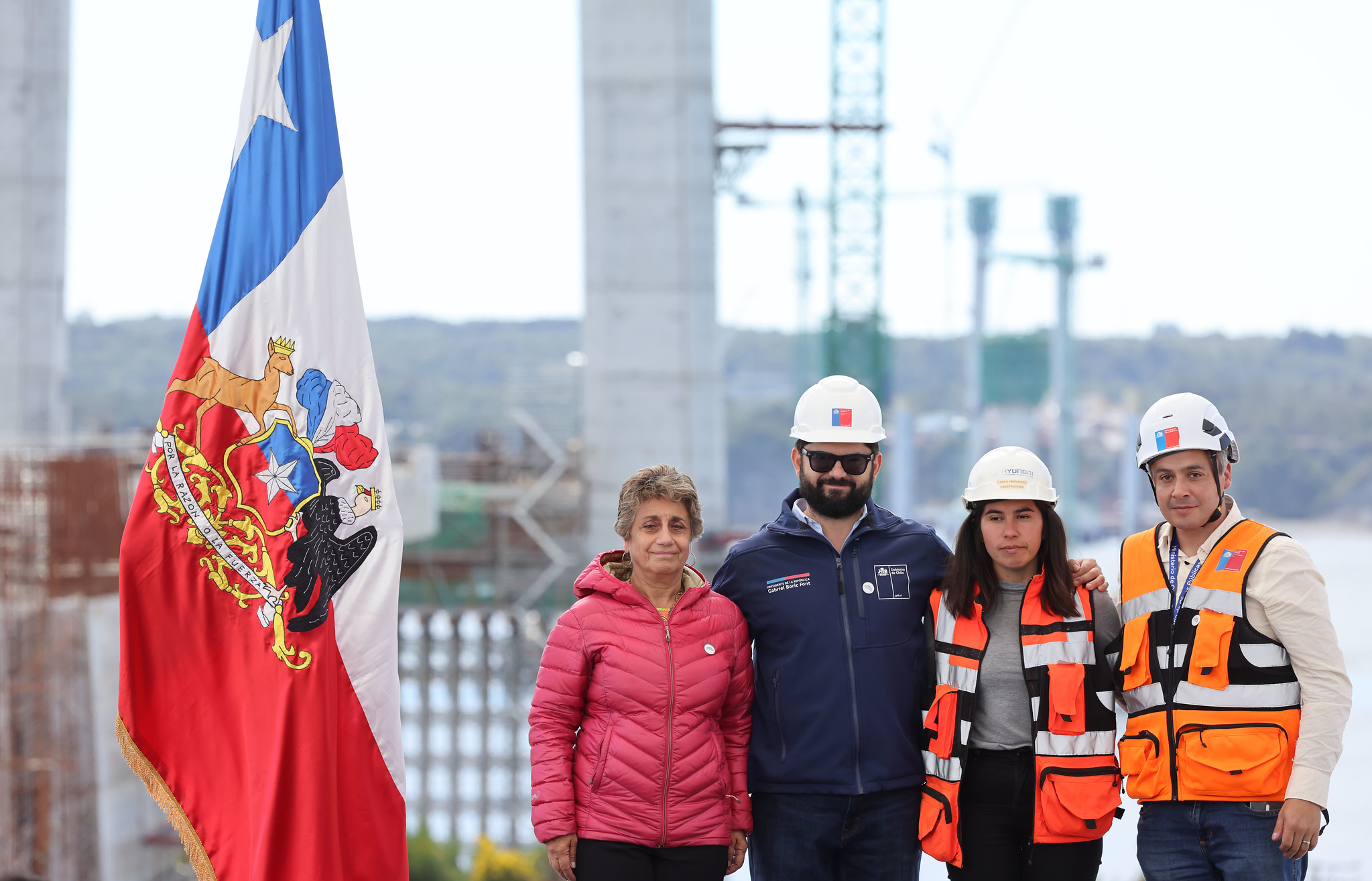 Presidente Boric realiza visita inspectiva a las obras del Puente Chacao.