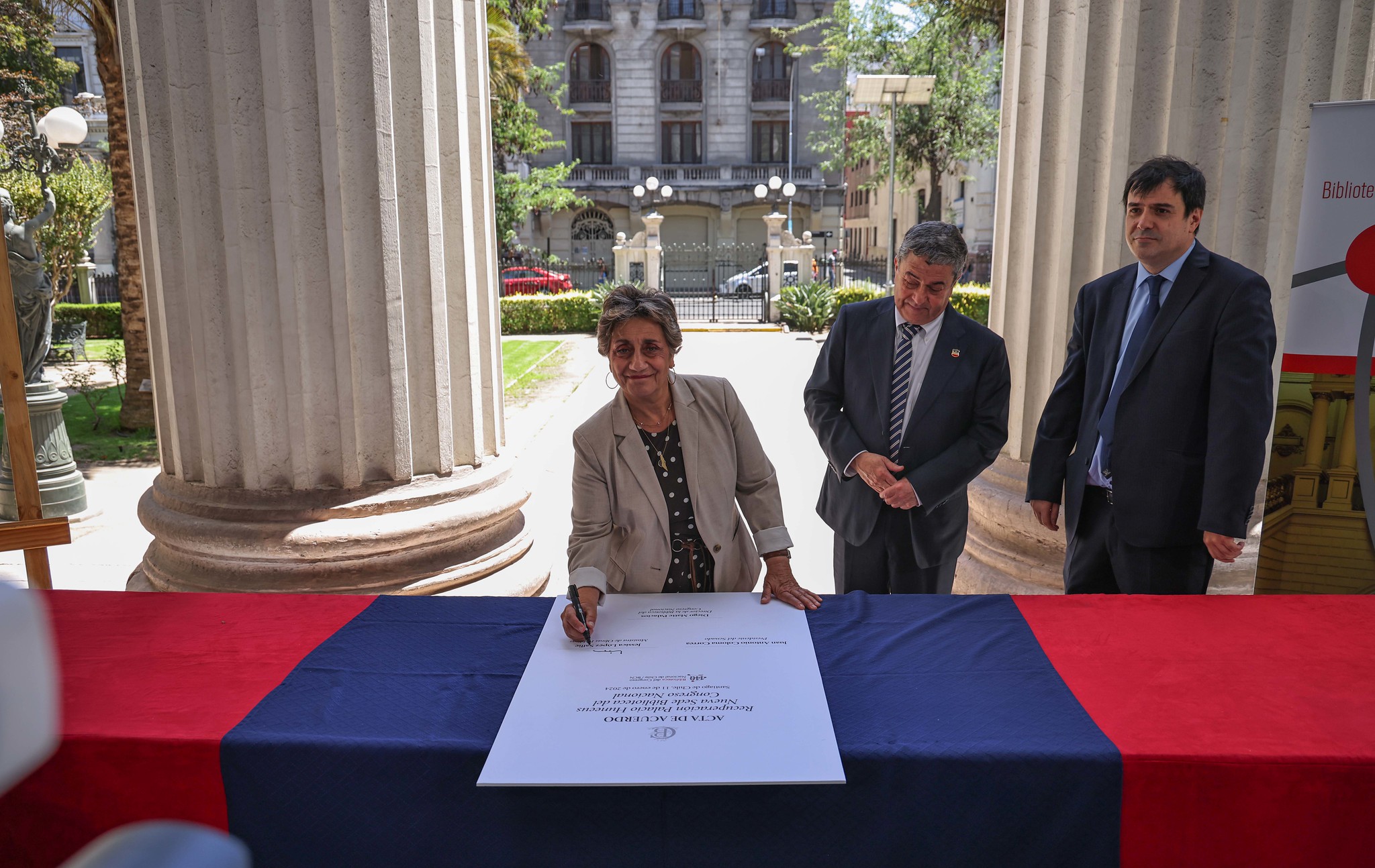 MOP y Senado firman convenio para reactivar proyecto que recuperará Palacio Huneeus como sede de la Biblioteca del Congreso Nacional.
