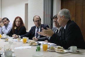 Ministro Undurraga encabeza encuentro con la Organización para la Cooperación y Desarrollo Económicos