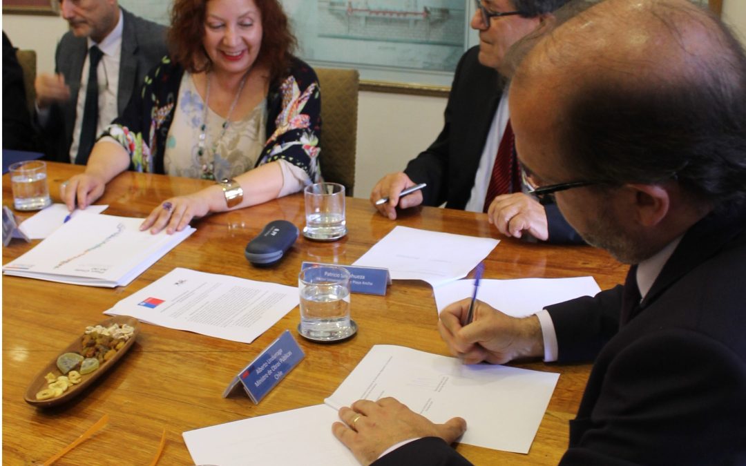 MOP y la Agrupación de Universidades Regionales firman importante convenio colaborativo
