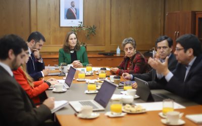 MOP y SEA evalúan las implicancias ambientales de las acciones para solucionar los socavones en las dunas de Viña del Mar.