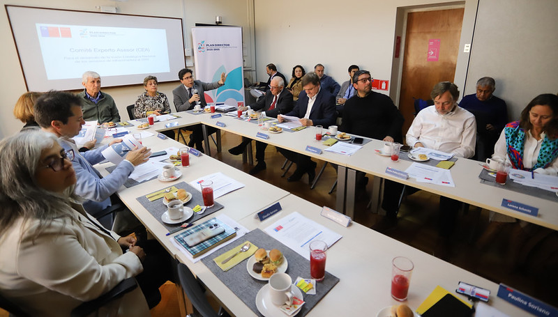 Ministerio de Obras Públicas presenta a Comité Experto Asesor que elaborará la Estrategia Nacional de Infraestructura 2025-2055.