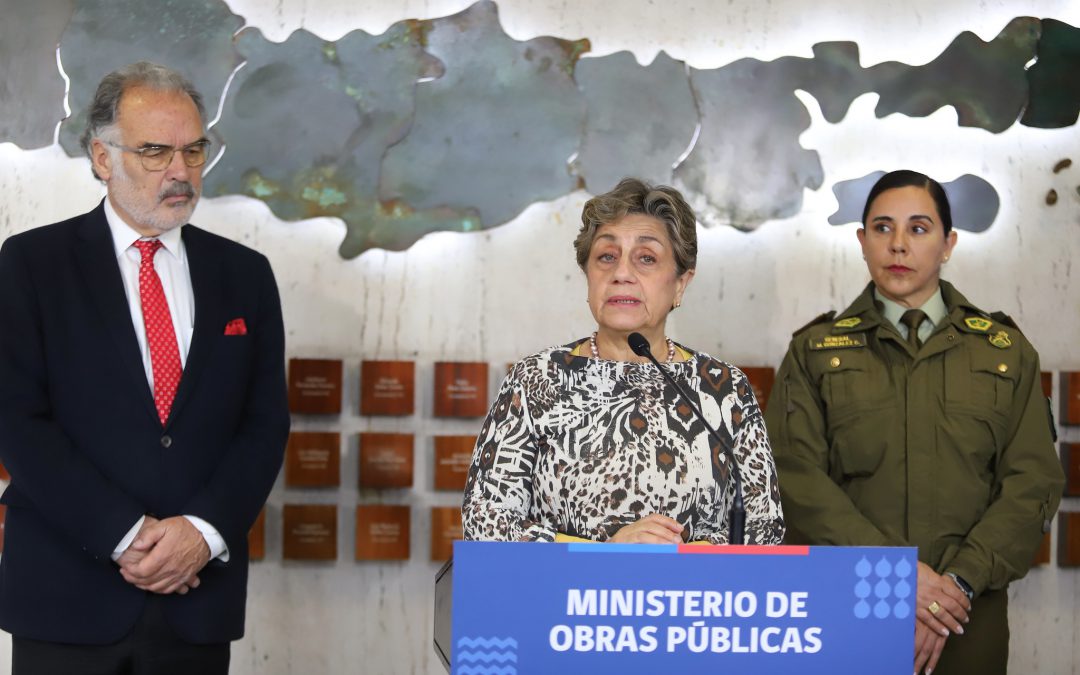 Ministra López da a conocer plan de contingencia en carreteras para fin de semana largo ante salida de más de 411 mil vehículos de la RM.