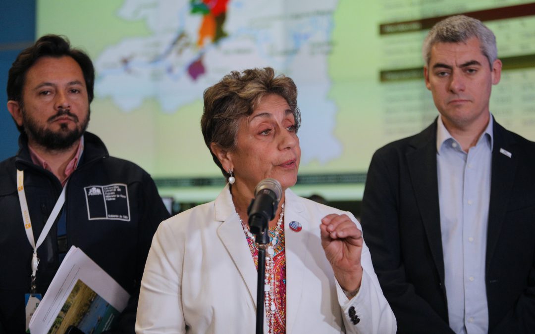 Ministra López realiza llamado a hacer un uso eficiente del agua en vísperas de celebraciones de fin de año donde aumenta hasta un 30% el consumo en los hogares.