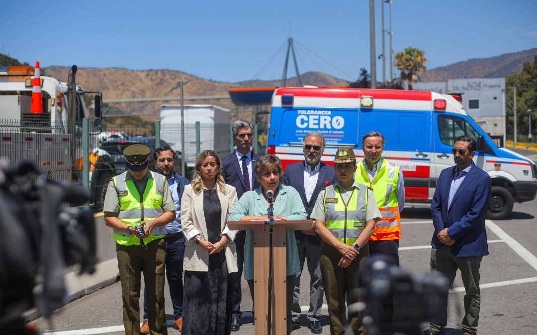 Ministra López refuerza medidas de contingencia en carreteras ante masiva salida de cerca de 465 mil vehículos por Año Nuevo.