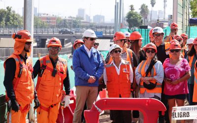 Ministra López supervisa instalación de más de 16 kilómetros de pantallas acústicas para mitigar ruido en autopista Vespucio Sur.