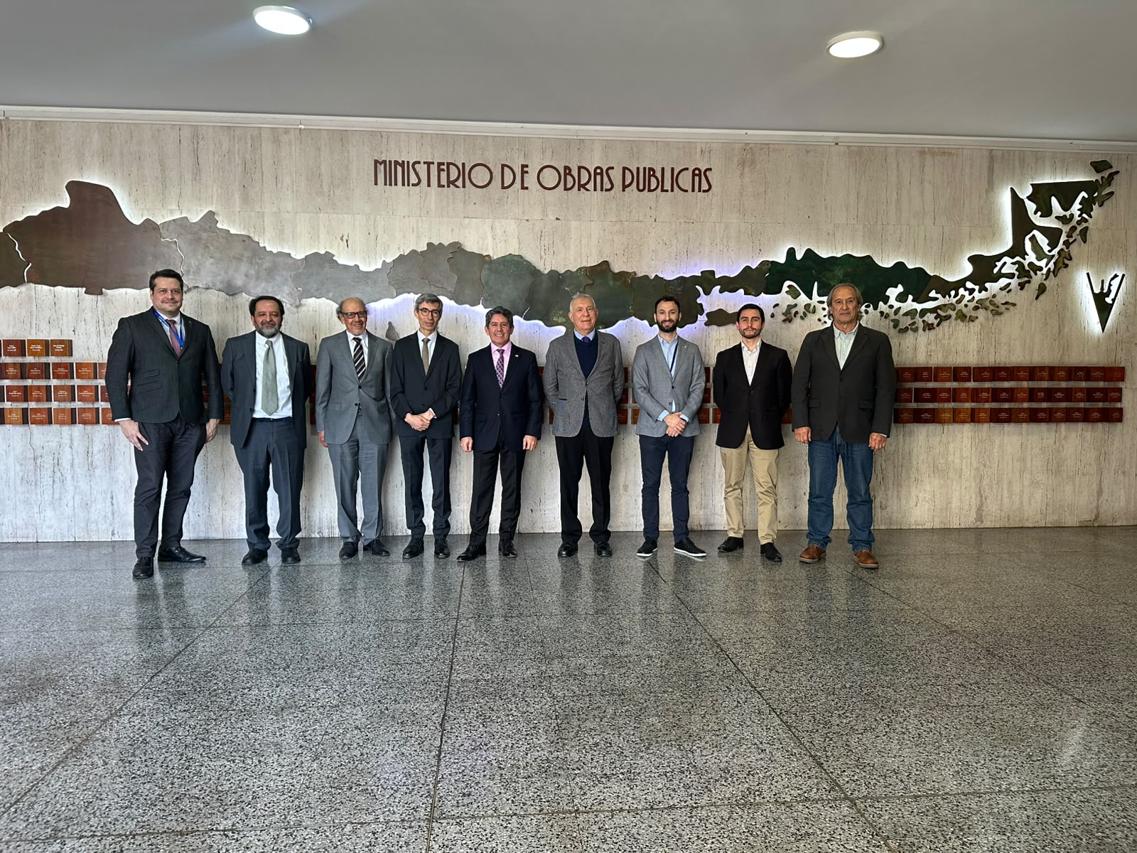 Dirección de Planeamiento y Academia de Ingeniería realizaron seminario sobre inteligencia artificial en la infraestructura en Chile